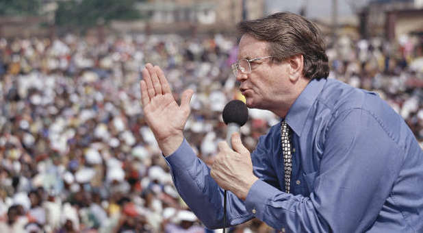 Read more about the article 10 Lessons to Learn From Reinhard Bonnke’s Pioneer Spirit